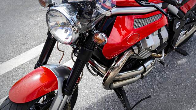赤いバイクのクローズアップ写真